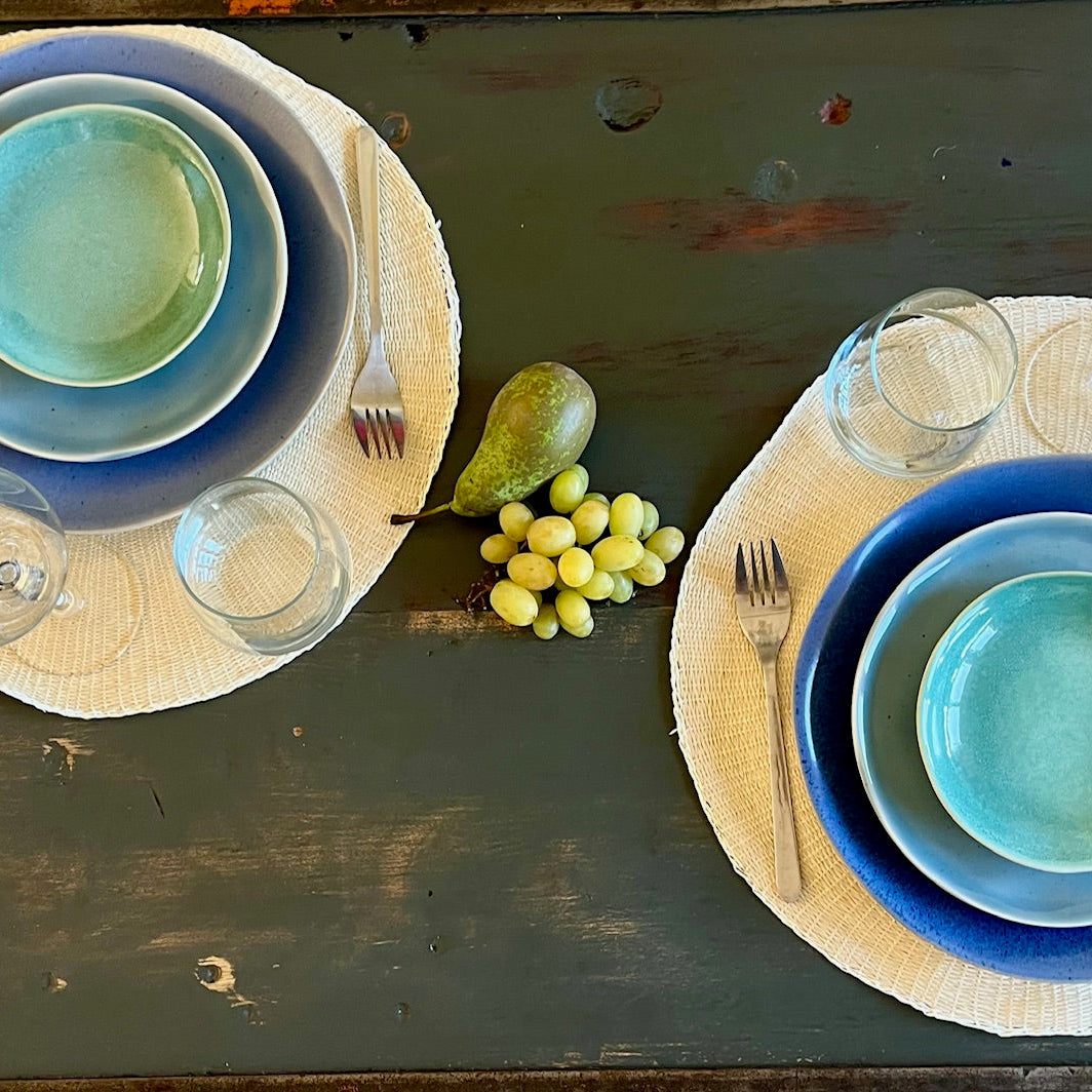 Grande assiette en grès bleue artisanale faite main au Portugal