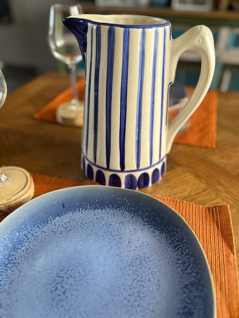 Pichet en grès bleu artisanal fait main au Portugal
