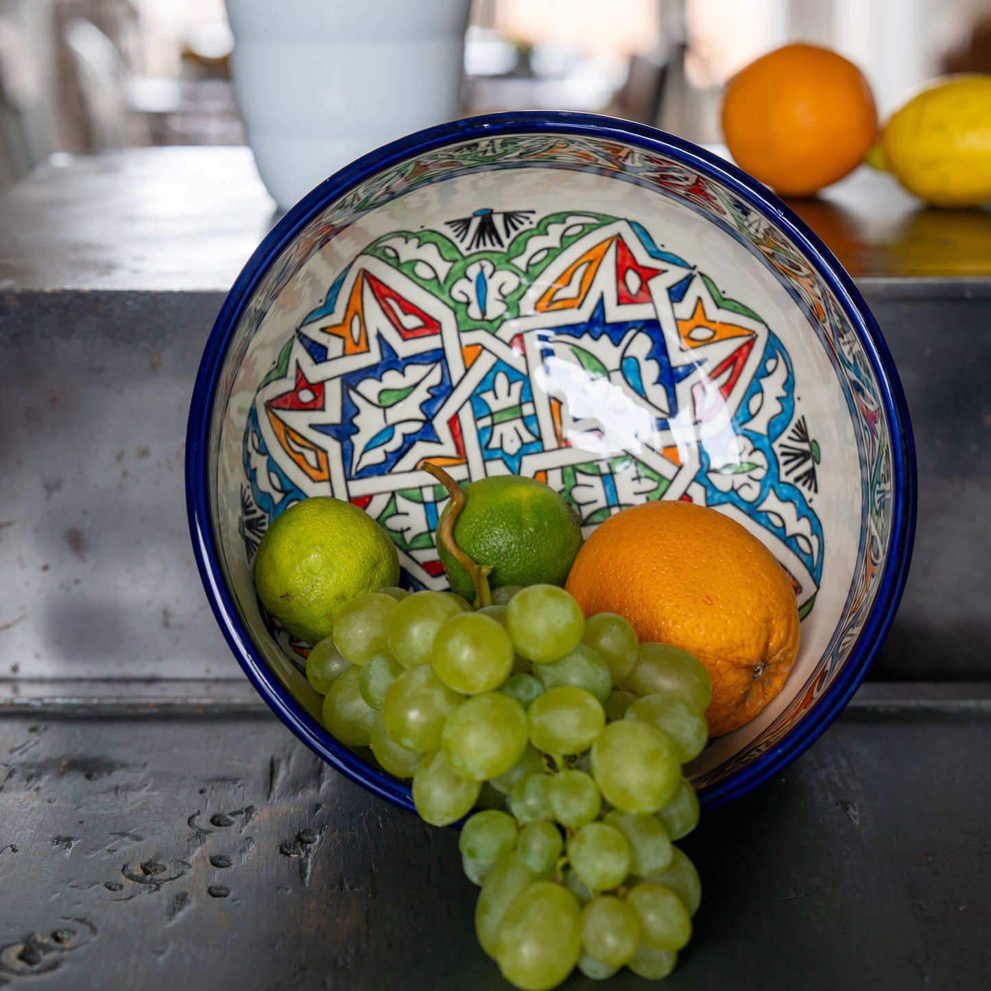 Saladier marocain en faïence colorée fait main au Maroc