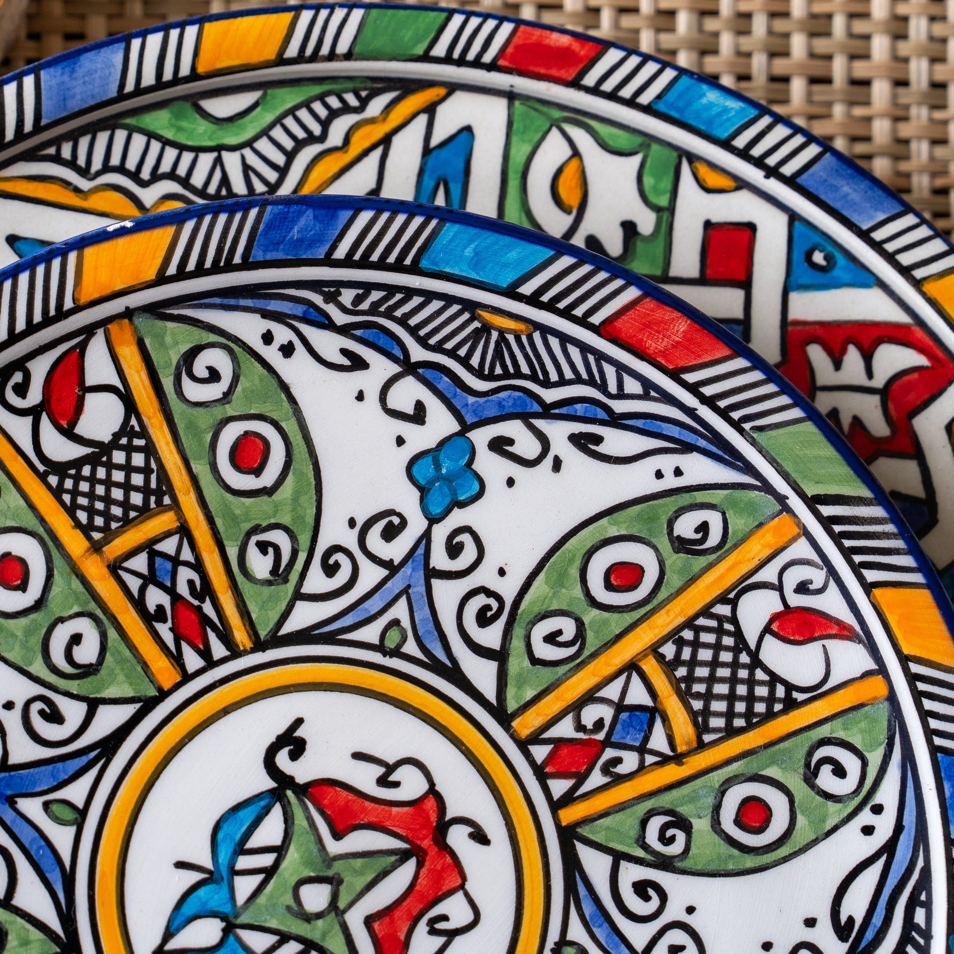 Petite assiette en faïence multicolore artisanale de Fès
