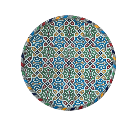 Plat marocain faïence multicolore façonné à la main à Fès, au Maroc. Unique et artisanal